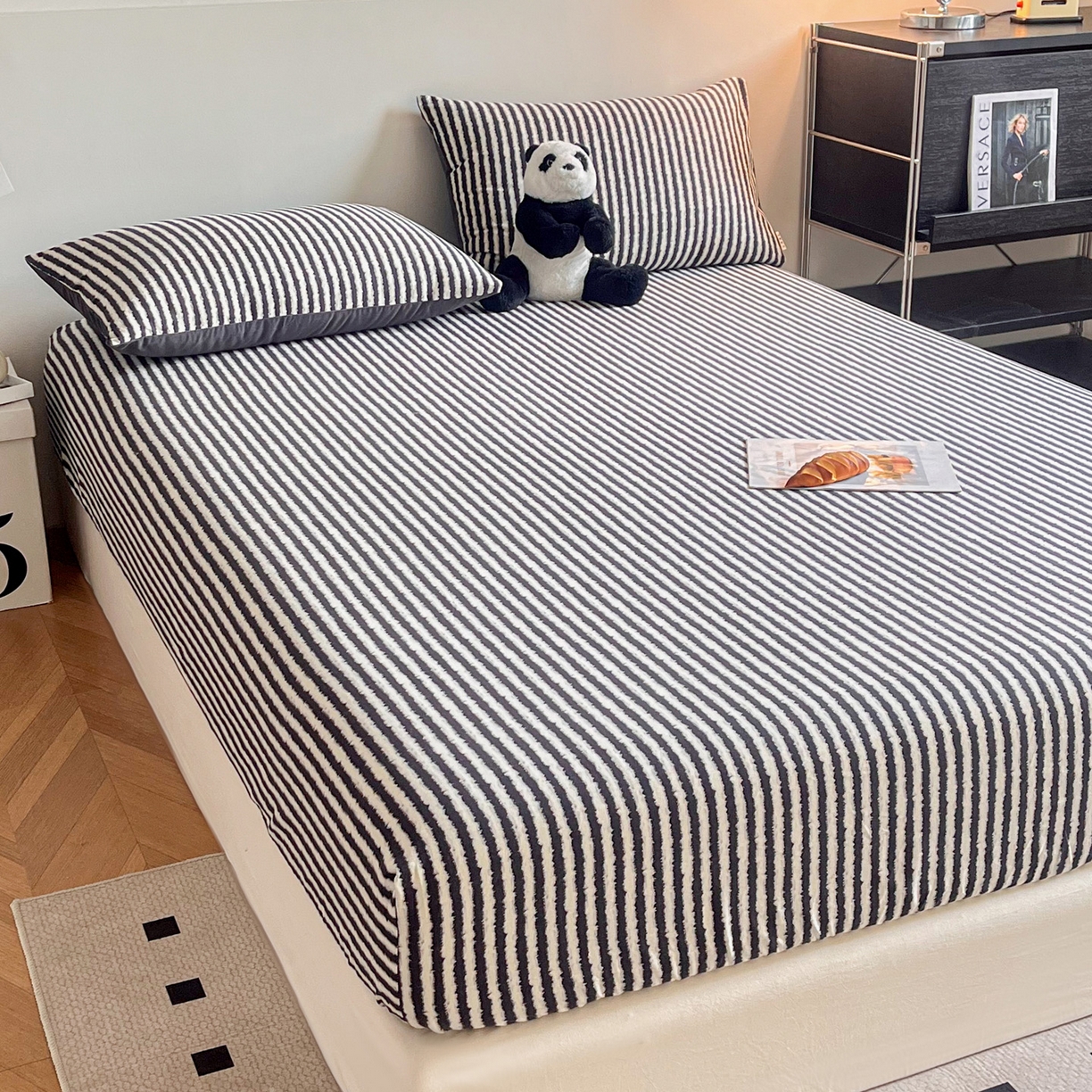 91家纺网 家纺一手货源 找家纺 慕梵家居2025新款100%全棉磨毛单床笠 墨白