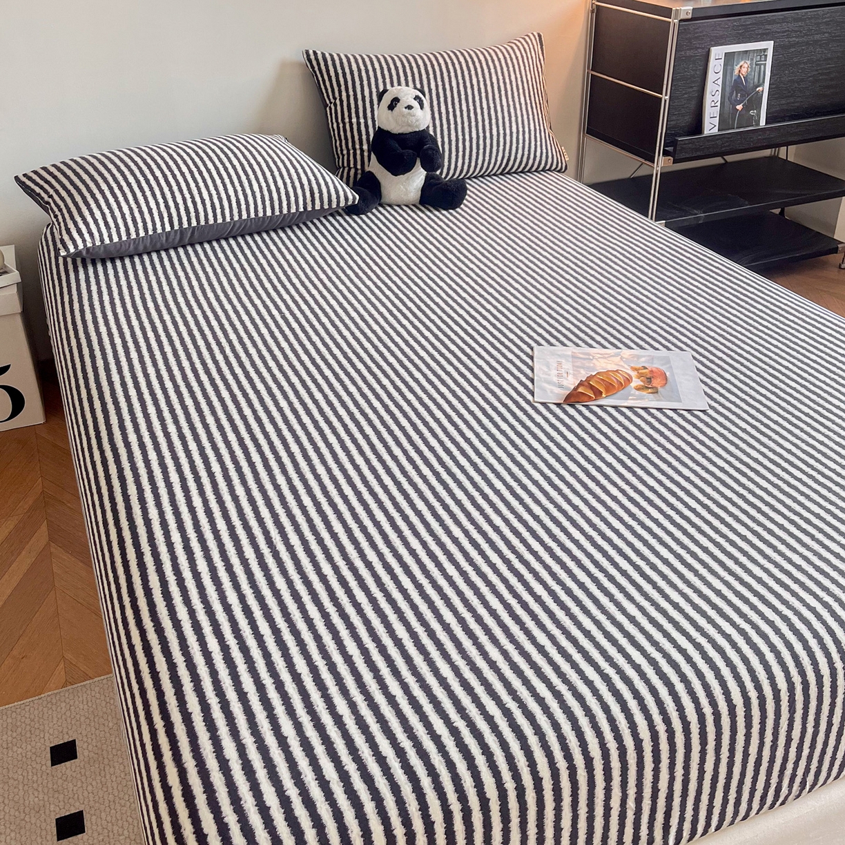 91家纺网 家纺一手货源 找家纺 慕梵家居2025新款100%全棉磨毛单床笠 墨白