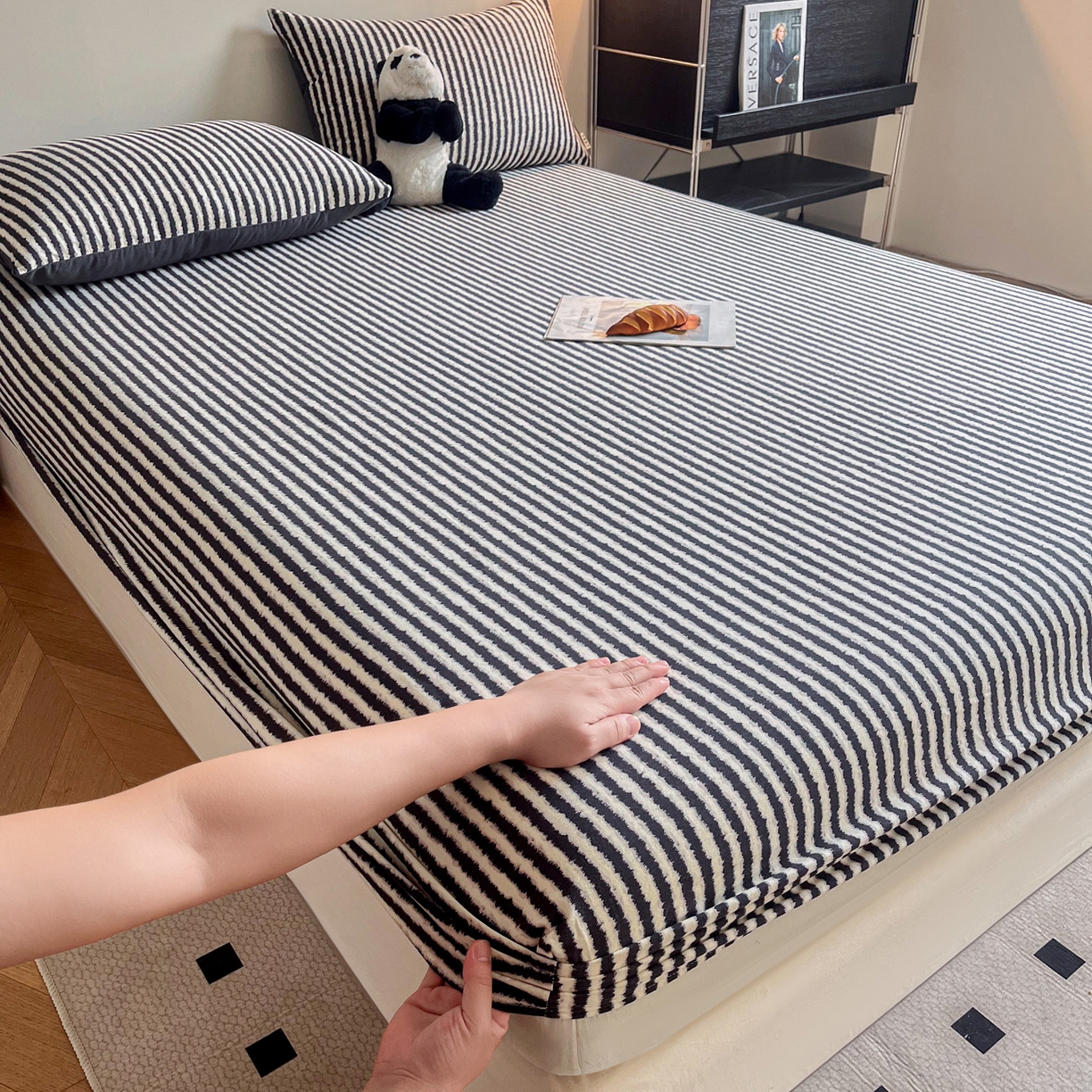 91家纺网 家纺一手货源 找家纺 慕梵家居2025新款100%全棉磨毛单床笠 墨白