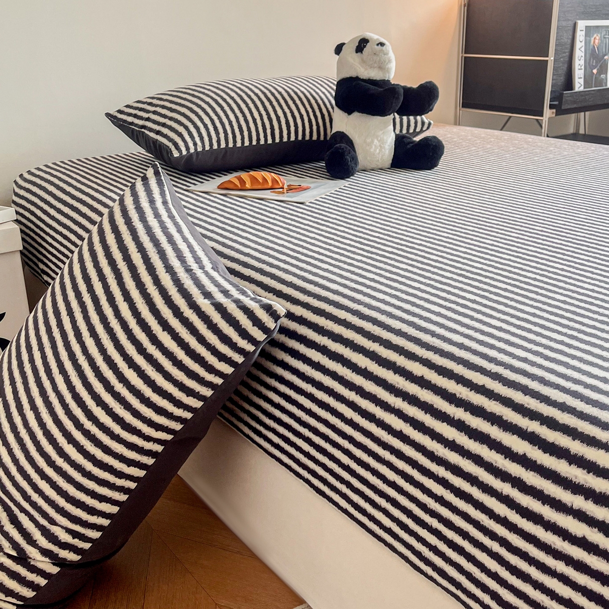 91家纺网 家纺一手货源 找家纺 慕梵家居2025新款100%全棉磨毛单床笠 墨白