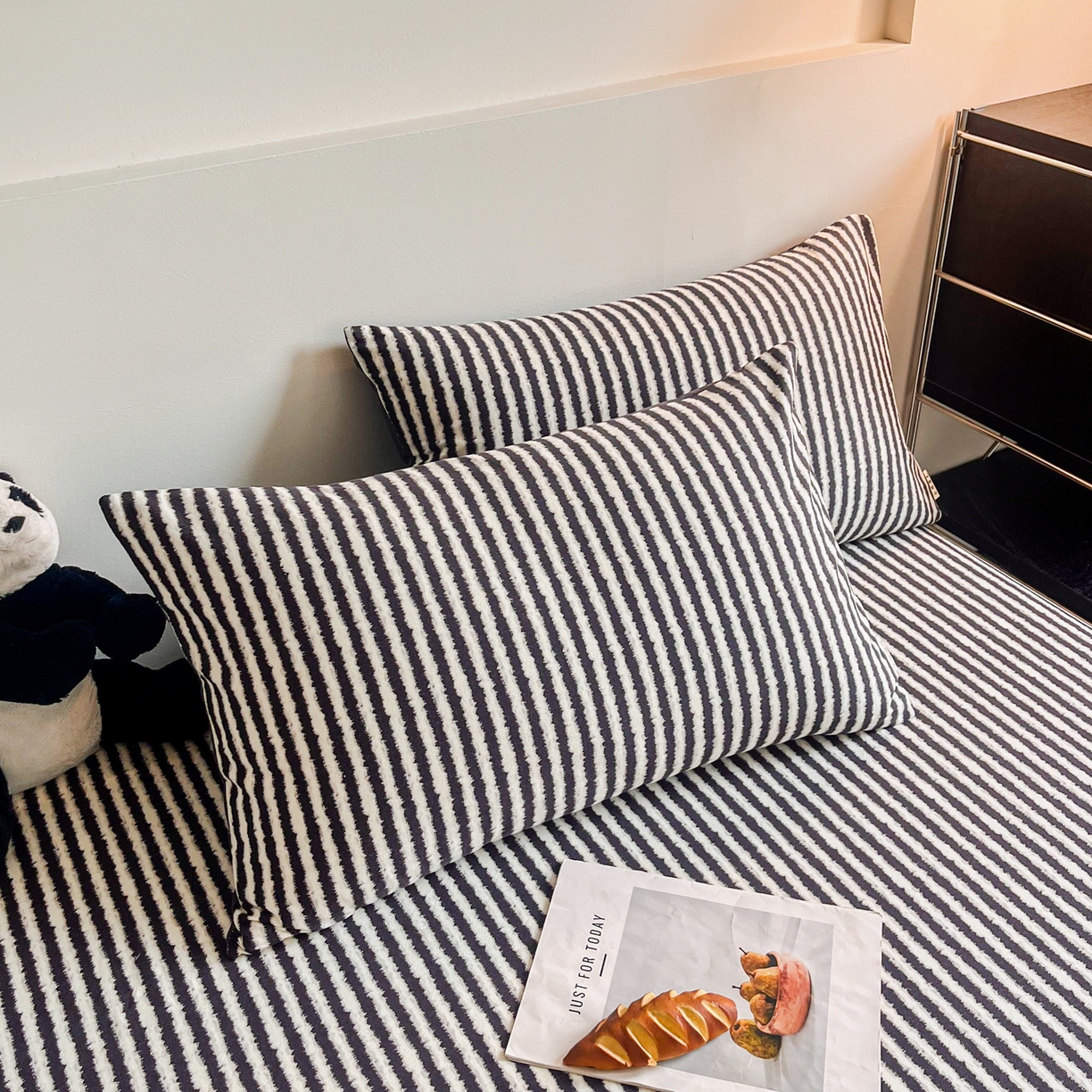 91家纺网 家纺一手货源 找家纺 慕梵家居2025新款100%全棉磨毛单床笠 墨白