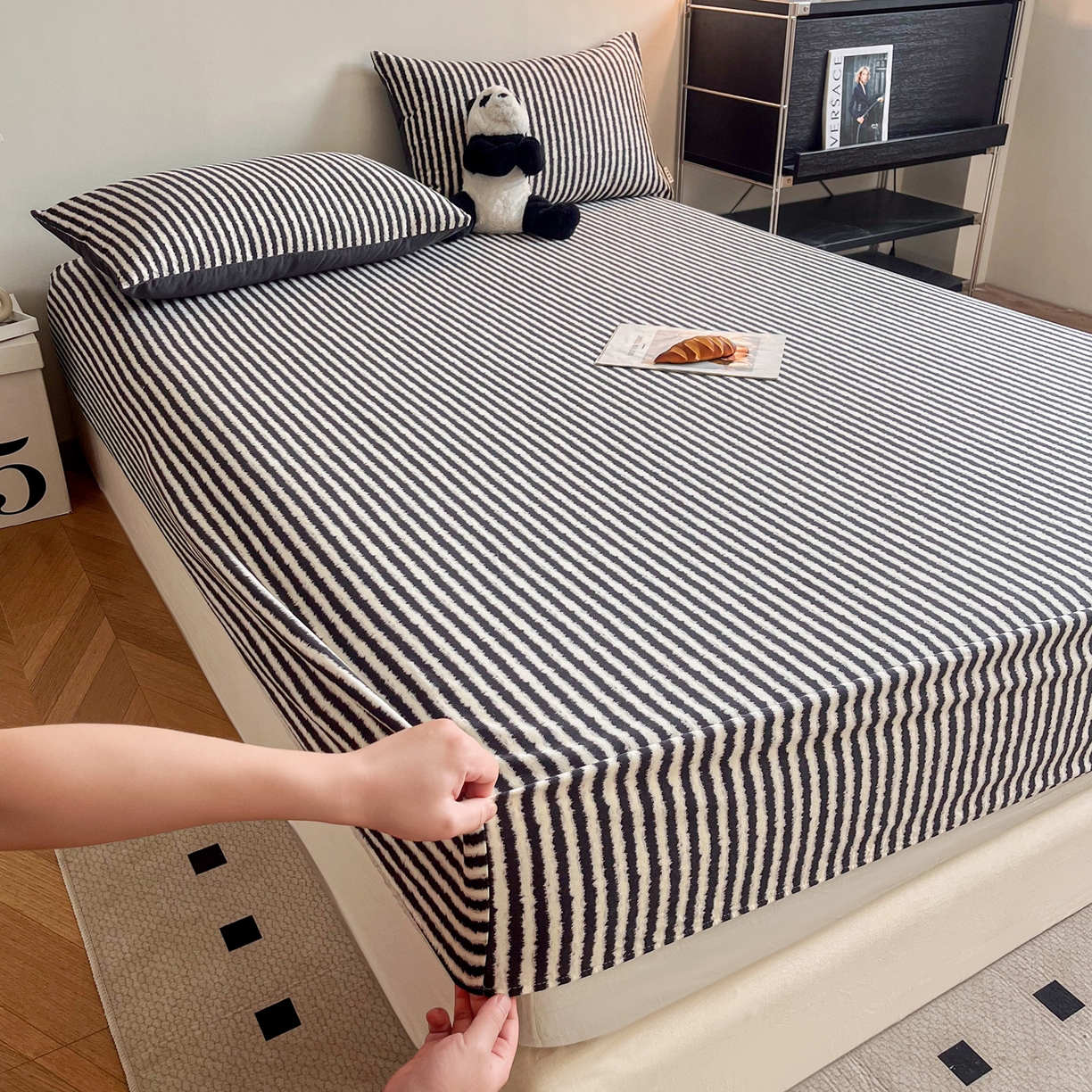 91家纺网 家纺一手货源 找家纺 慕梵家居2025新款100%全棉磨毛单床笠 墨白