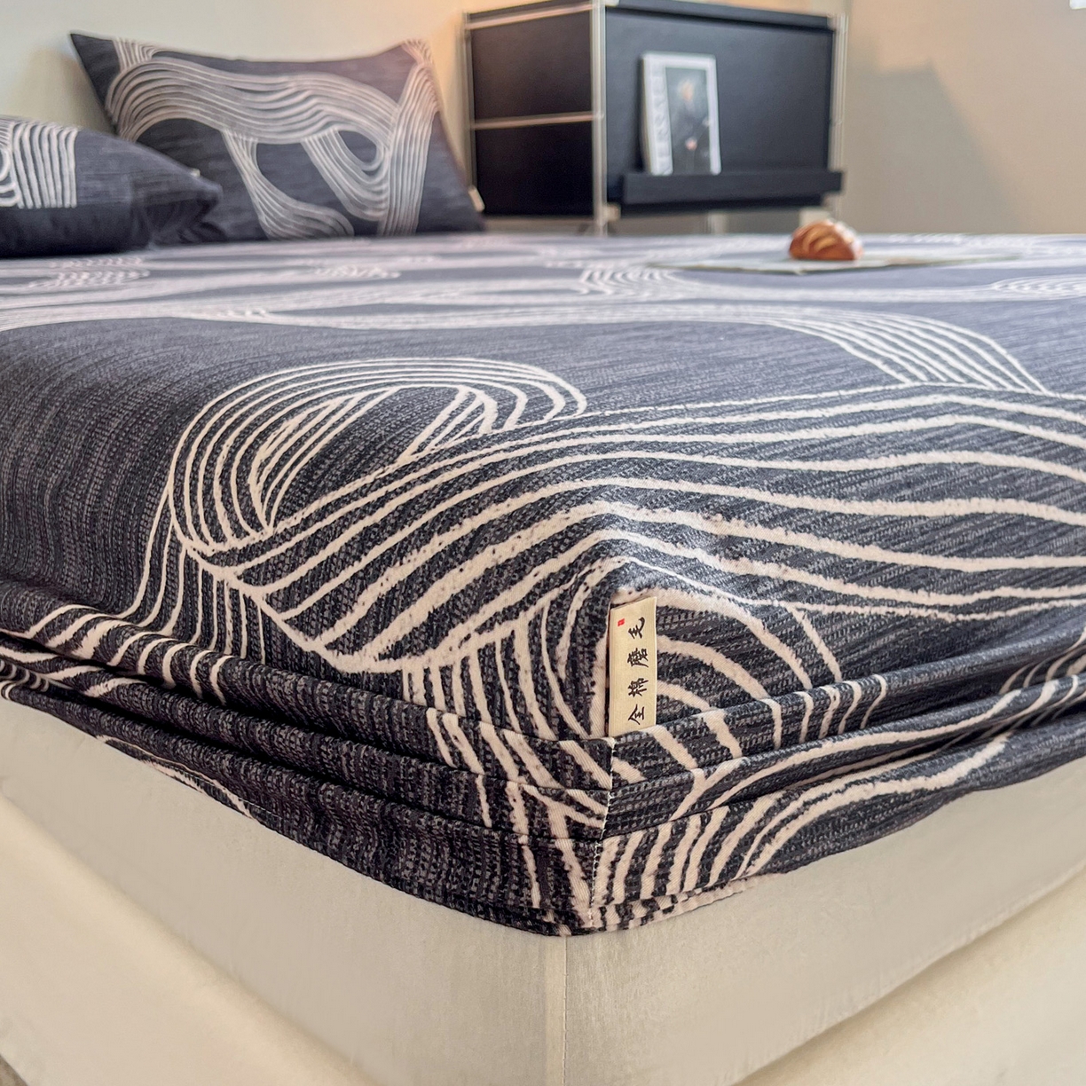 91家纺网 家纺一手货源 找家纺 慕梵家居2025新款100%全棉磨毛单床笠 星轨