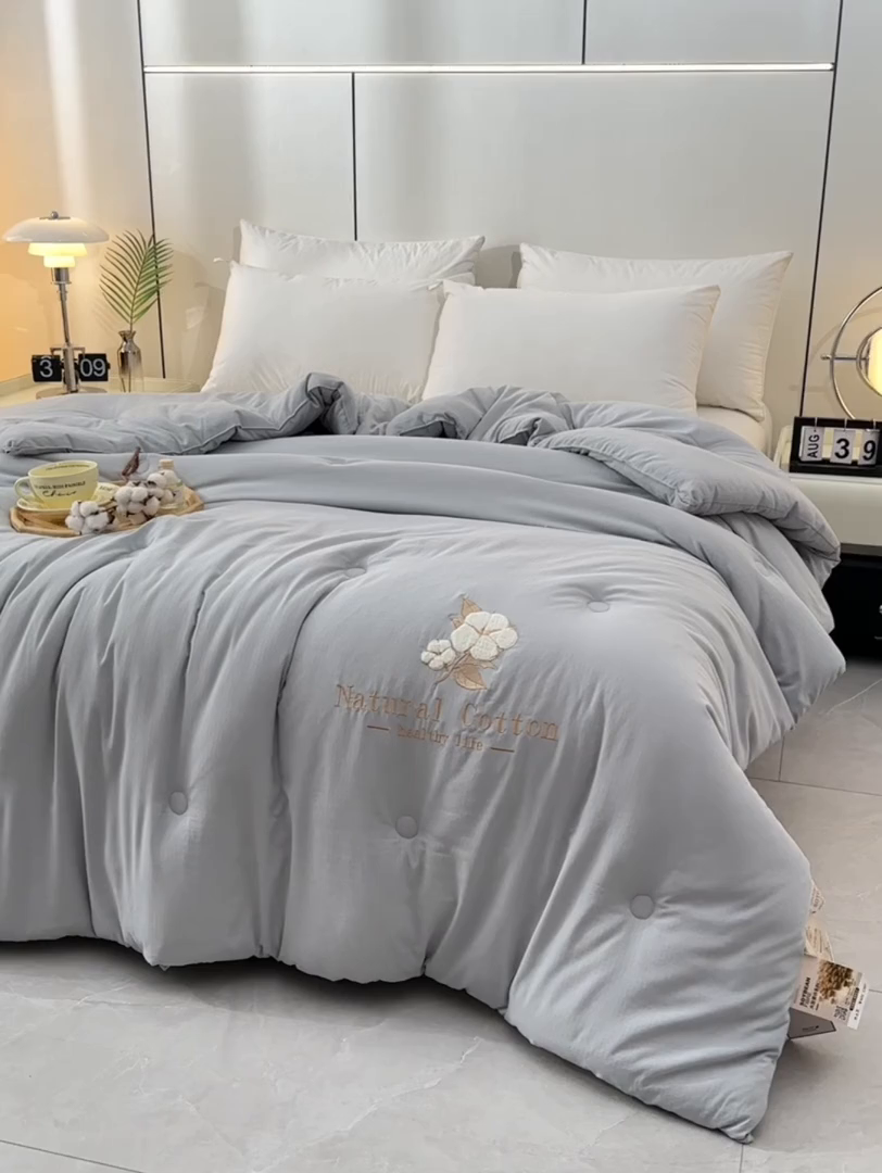 91家纺网 家纺一手货源 找家纺 小牛席业 2025新款棉花朵朵-新疆棉花被系列 棉花朵朵-新疆棉花被（灰色）