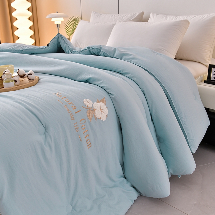 91家纺网 家纺一手货源 找家纺 小牛席业 2025新款棉花朵朵-新疆棉花被系列 棉花朵朵-新疆棉花被（天蓝）