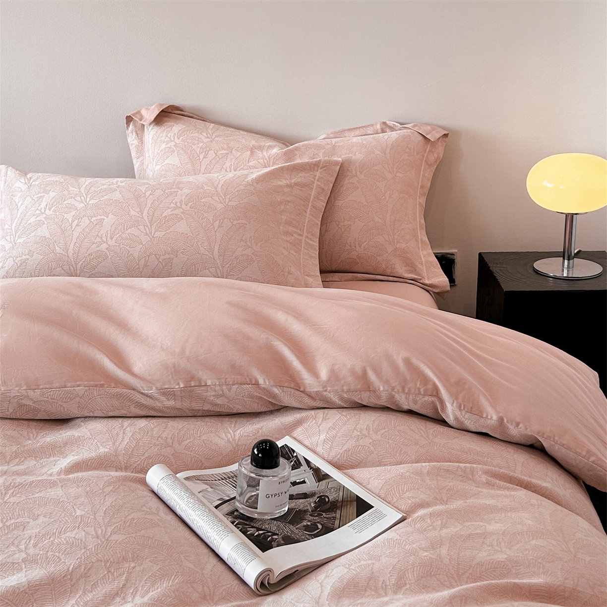 91家纺网 家纺一手货源 找家纺 锦彩家居 2025新款A类60支全棉色织提花四件套 琼枝玉叶-粉玉