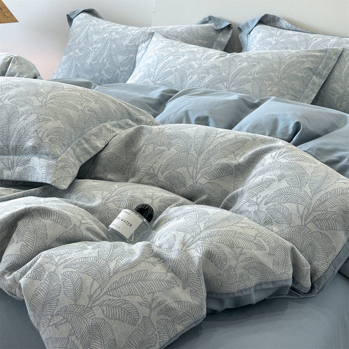 91家纺网 家纺一手货源 找家纺 锦彩家居 2025新款A类60支全棉色织提花四件套 琼枝玉叶-雅兰