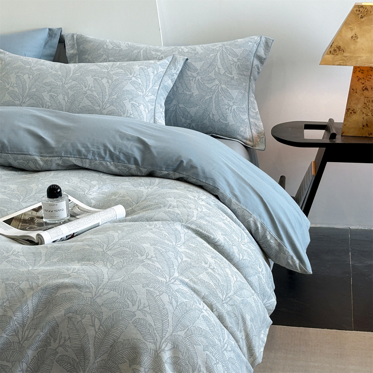 91家纺网 家纺一手货源 找家纺 锦彩家居 2025新款A类60支全棉色织提花四件套 琼枝玉叶-雅兰