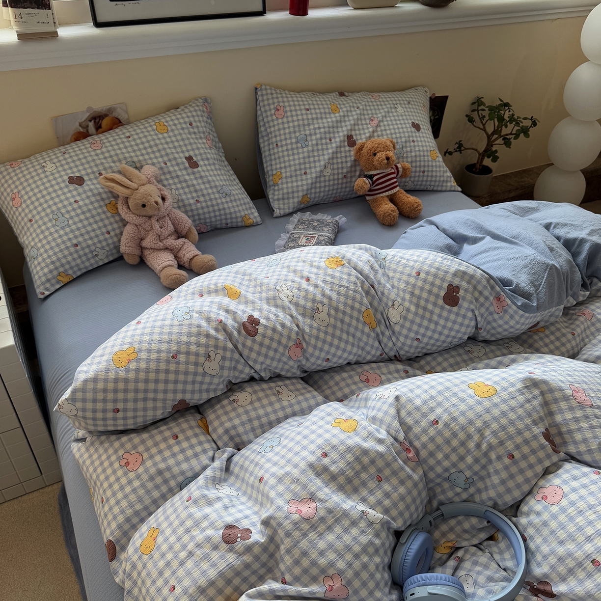 91家纺网 家纺一手货源 找家纺 水墨江南 2025新款高克重云感双层纱印花四件套-场景二 萌萌兔