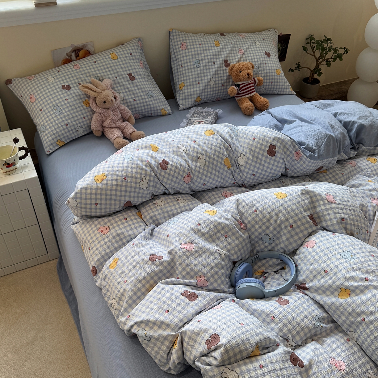 91家纺网 家纺一手货源 找家纺 水墨江南 2025新款高克重云感双层纱印花四件套-场景二 萌萌兔