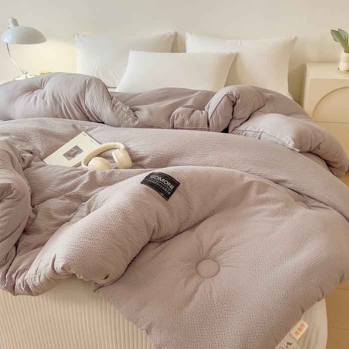 91家纺网 家纺一手货源 找家纺 宝士康家纺 2025新款10A抗菌泡泡棉大豆冬被浅灰