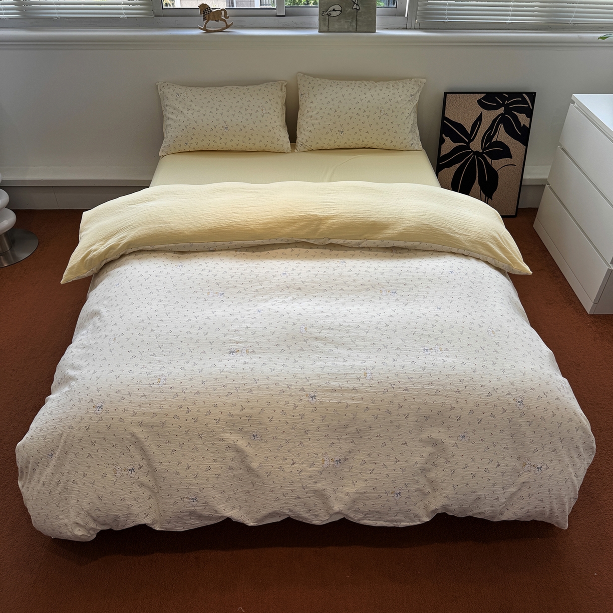 91家纺网 家纺一手货源 找家纺 水墨江南 2025新款高克重云感双层纱印花四件套-场景二 花园兔