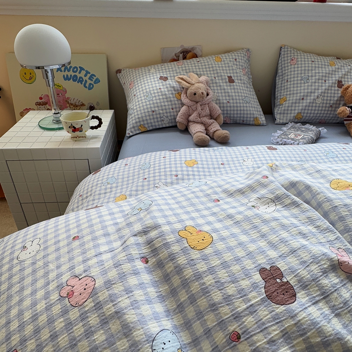 91家纺网 家纺一手货源 找家纺 水墨江南 2025新款高克重云感双层纱印花四件套-场景二 萌萌兔