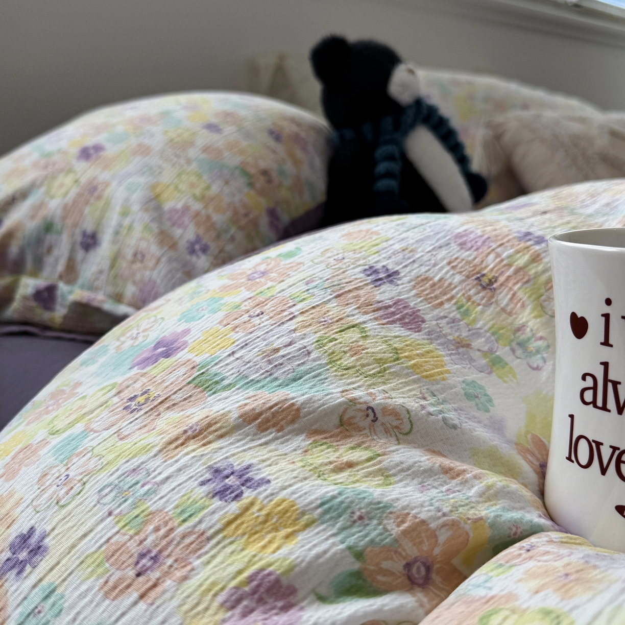 91家纺网 家纺一手货源 找家纺 水墨江南 2025新款高克重云感双层纱印花四件套-场景二 花雨