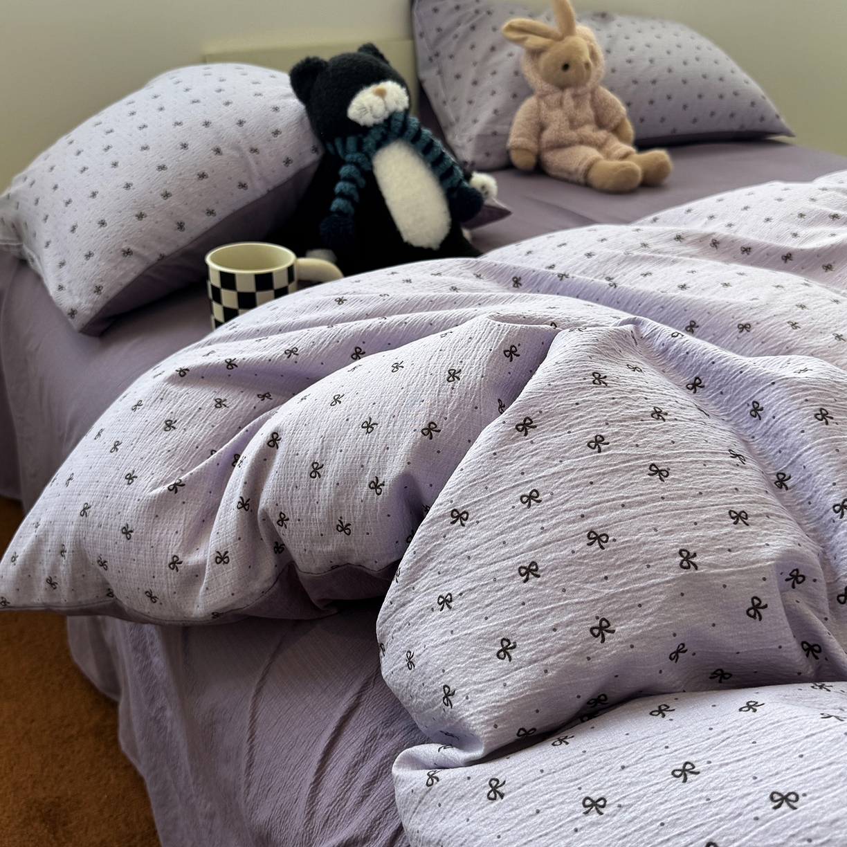 91家纺网 家纺一手货源 找家纺 水墨江南 2025新款高克重云感双层纱印花四件套-场景二 欢乐颂