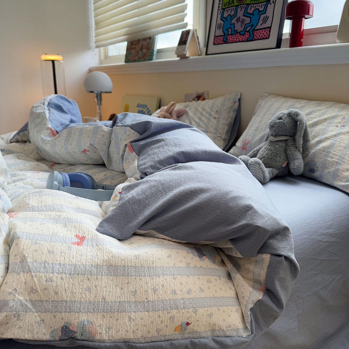 91家纺网 家纺一手货源 找家纺 水墨江南 2025新款高克重云感双层纱印花四件套-场景二 绒绒象