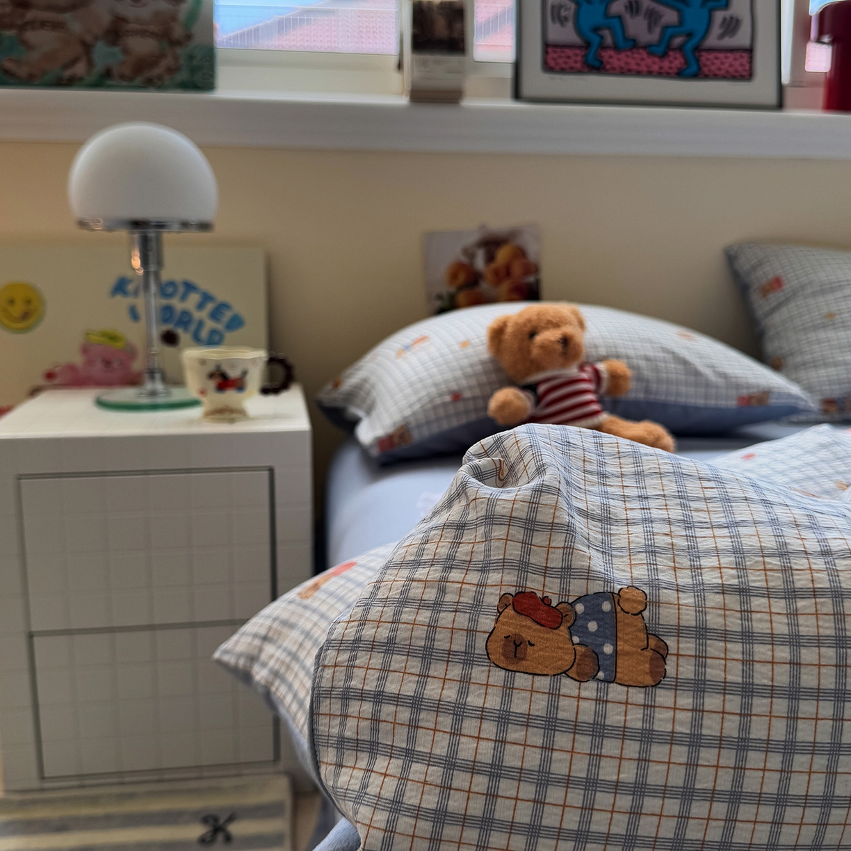 91家纺网 家纺一手货源 找家纺 水墨江南 2025新款高克重云感双层纱印花四件套-场景二 可爱卡比