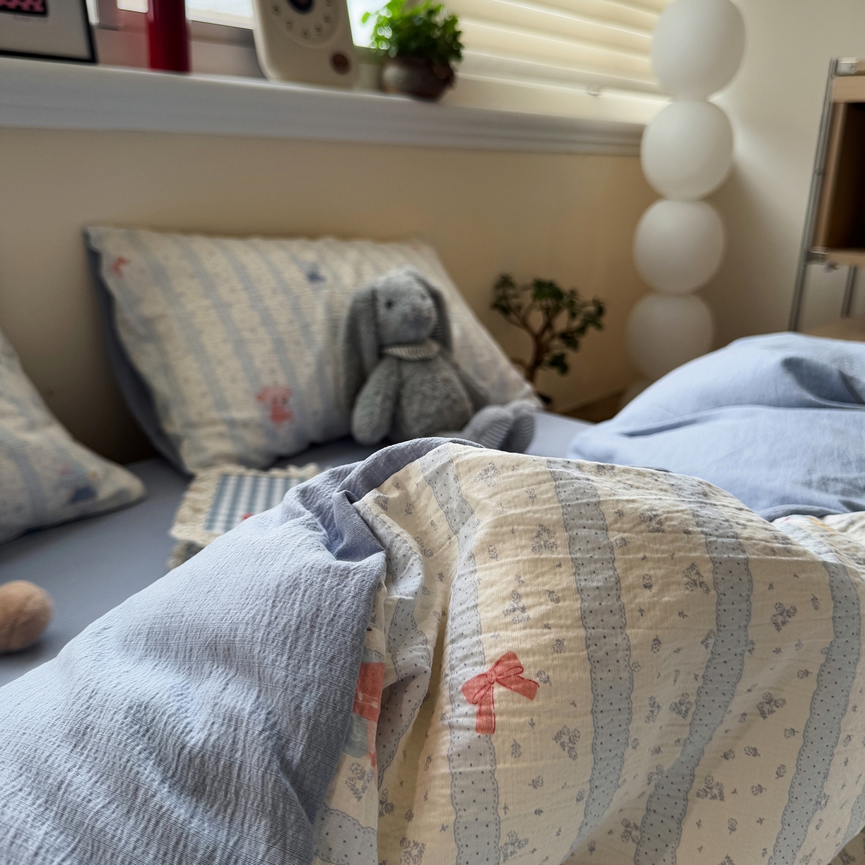 91家纺网 家纺一手货源 找家纺 水墨江南 2025新款高克重云感双层纱印花四件套-场景二 绒绒象