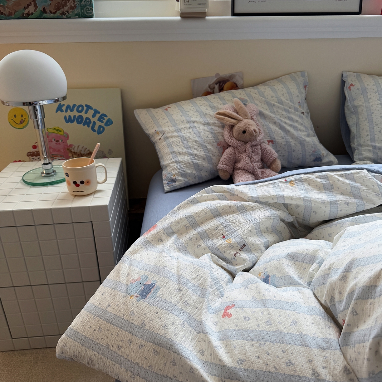 91家纺网 家纺一手货源 找家纺 水墨江南 2025新款高克重云感双层纱印花四件套-场景二 绒绒象