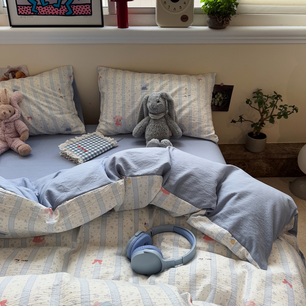 91家纺网 家纺一手货源 找家纺 水墨江南 2025新款高克重云感双层纱印花四件套-场景二 绒绒象