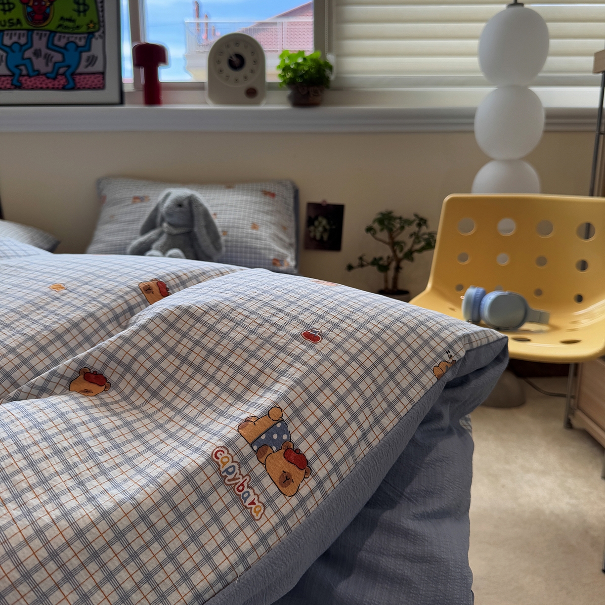 91家纺网 家纺一手货源 找家纺 水墨江南 2025新款高克重云感双层纱印花四件套-场景二 可爱卡比