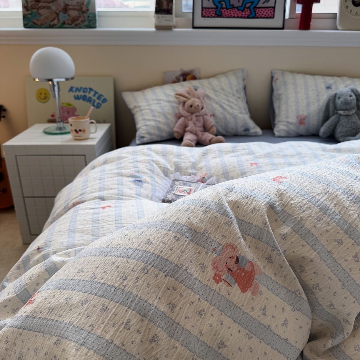 91家纺网 家纺一手货源 找家纺 水墨江南 2025新款高克重云感双层纱印花四件套-场景二 绒绒象