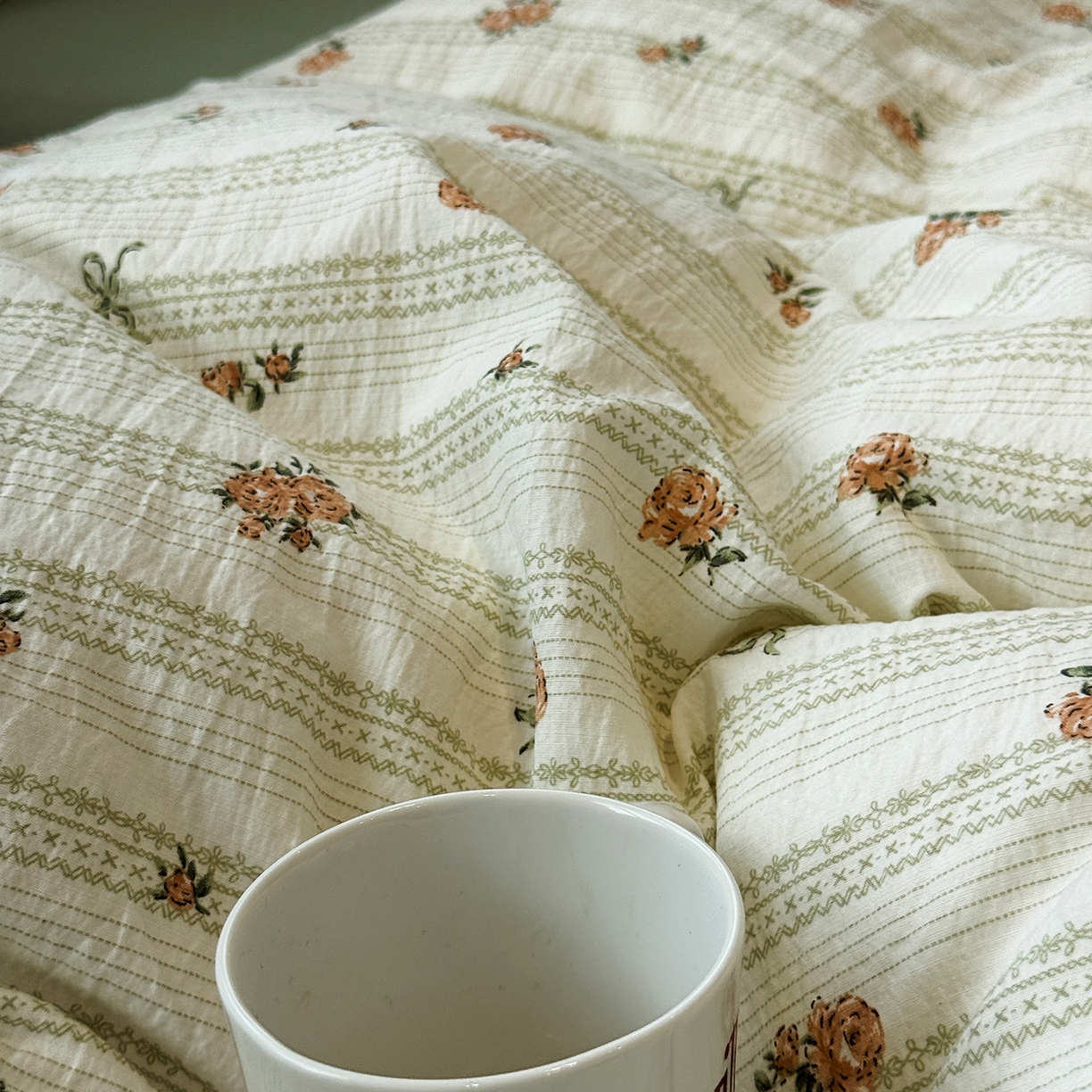 91家纺网 家纺一手货源 找家纺 水墨江南 2025新款高克重云感双层纱印花四件套-场景二 花枝蔓