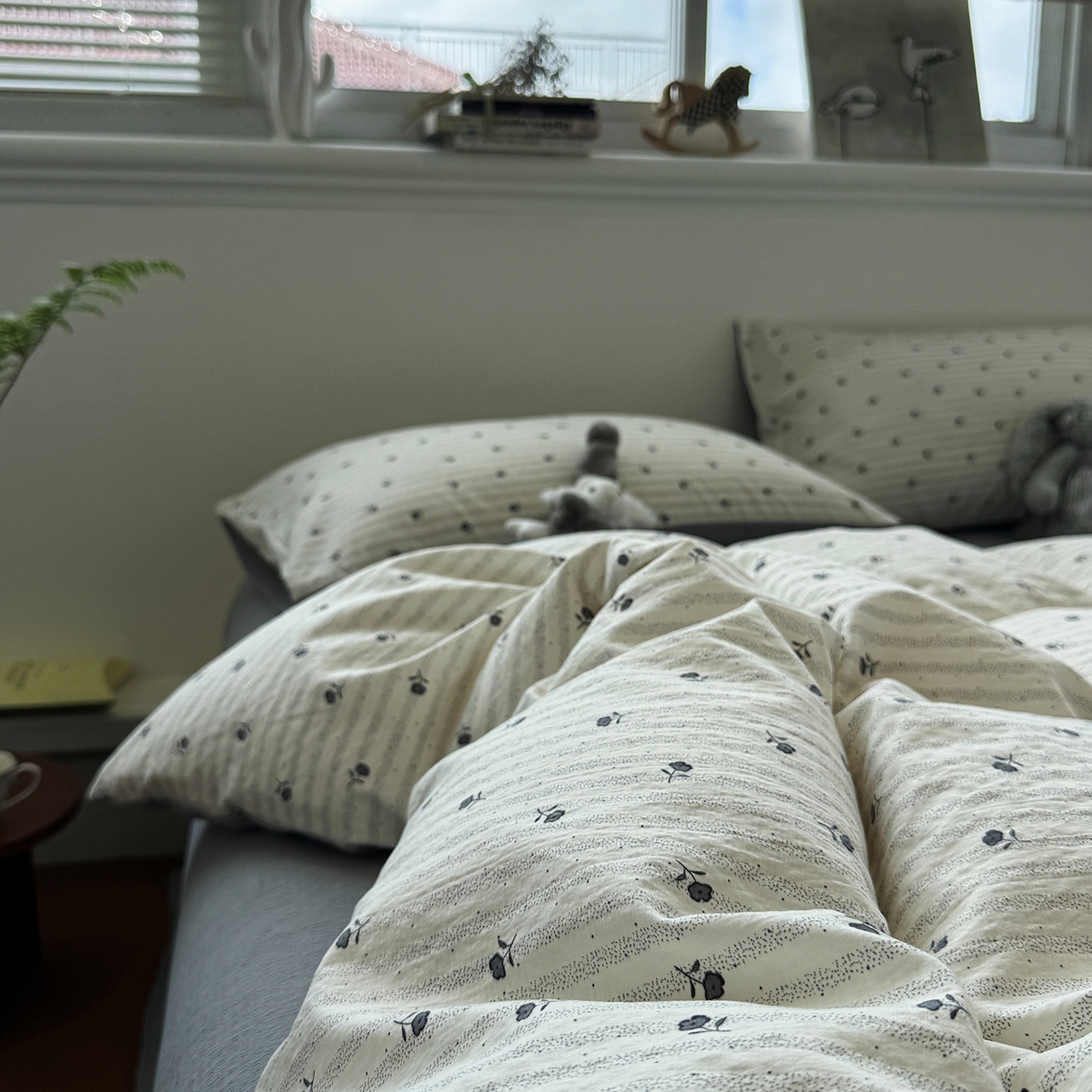 91家纺网 家纺一手货源 找家纺 水墨江南 2025新款高克重云感双层纱印花四件套-场景二 织梦