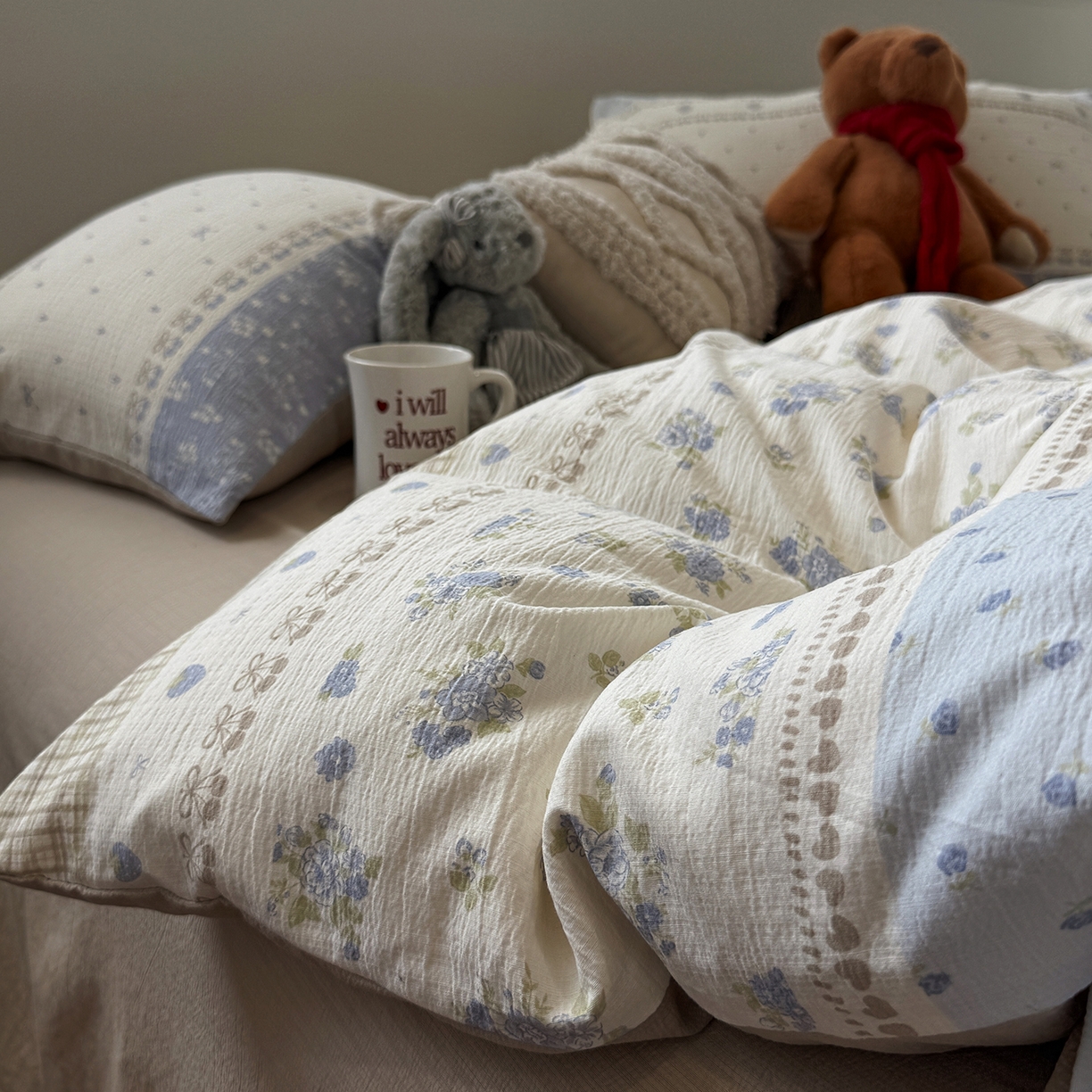 91家纺网 家纺一手货源 找家纺 水墨江南 2025新款高克重云感双层纱印花四件套-场景二 春天里