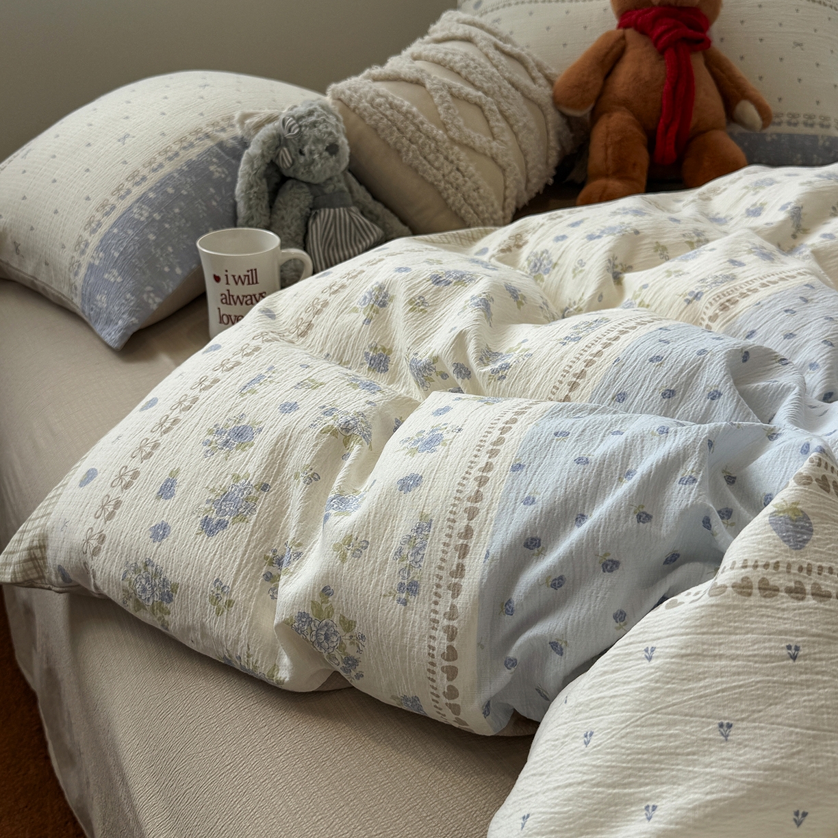 91家纺网 家纺一手货源 找家纺 水墨江南 2025新款高克重云感双层纱印花四件套-场景二 春天里