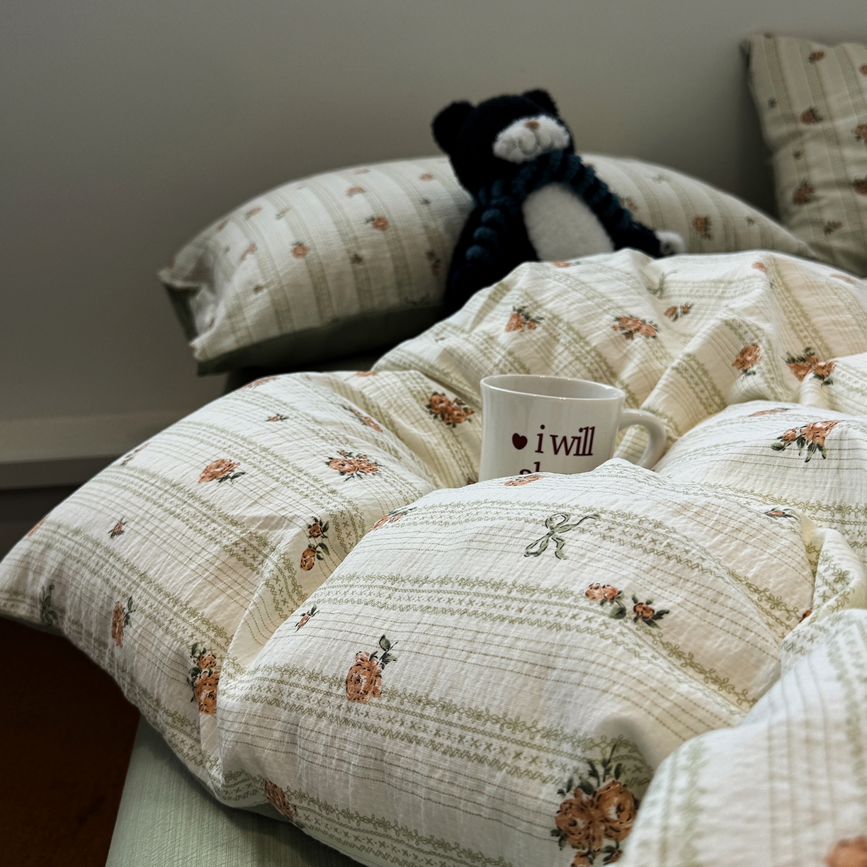 91家纺网 家纺一手货源 找家纺 水墨江南 2025新款高克重云感双层纱印花四件套-场景二 花枝蔓