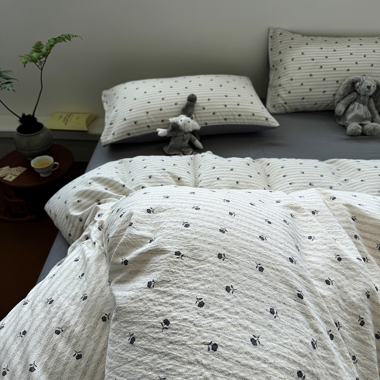 91家纺网 家纺一手货源 找家纺 水墨江南 2025新款高克重云感双层纱印花四件套-场景二 织梦