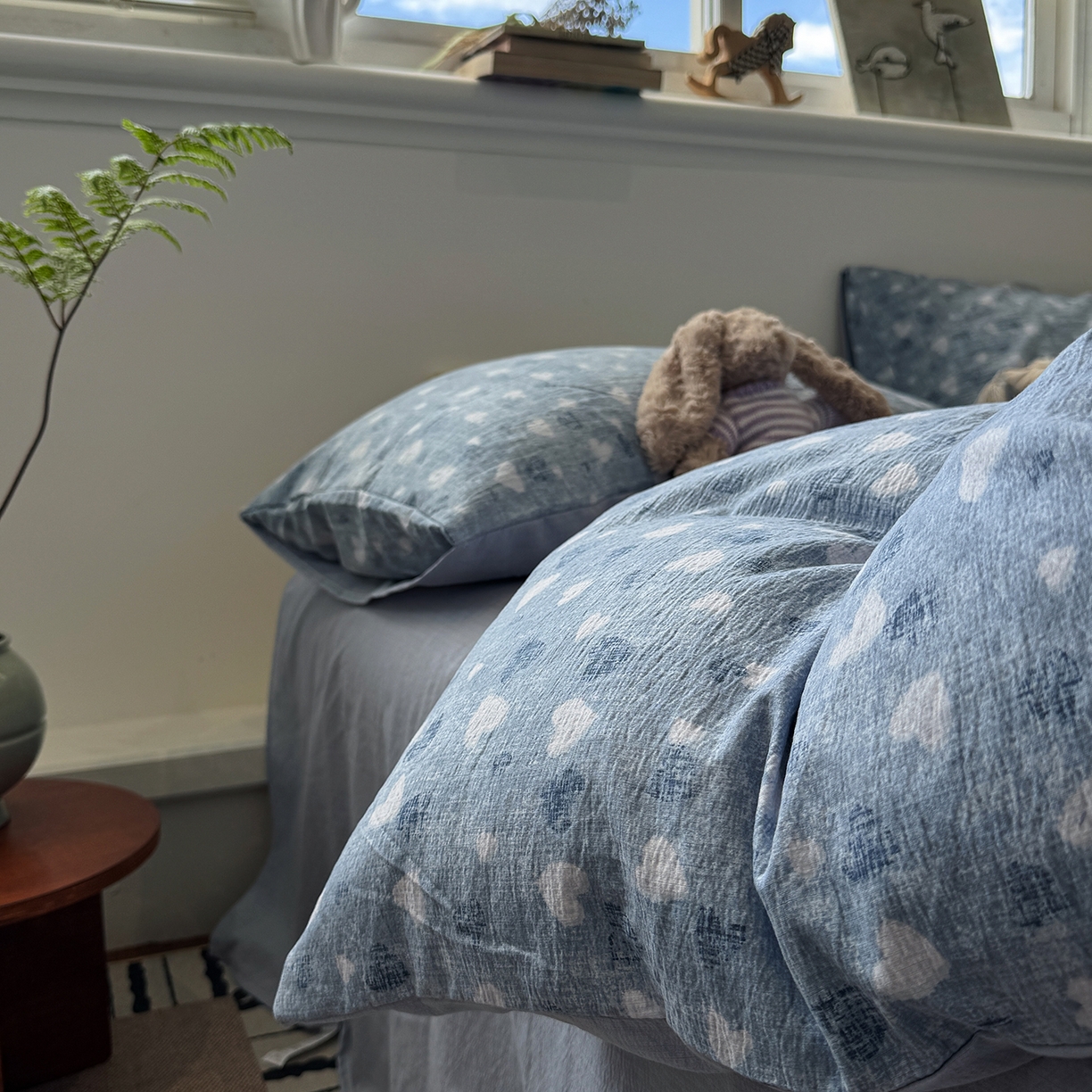 91家纺网 家纺一手货源 找家纺 水墨江南 2025新款高克重云感双层纱印花四件套-场景二 小确幸