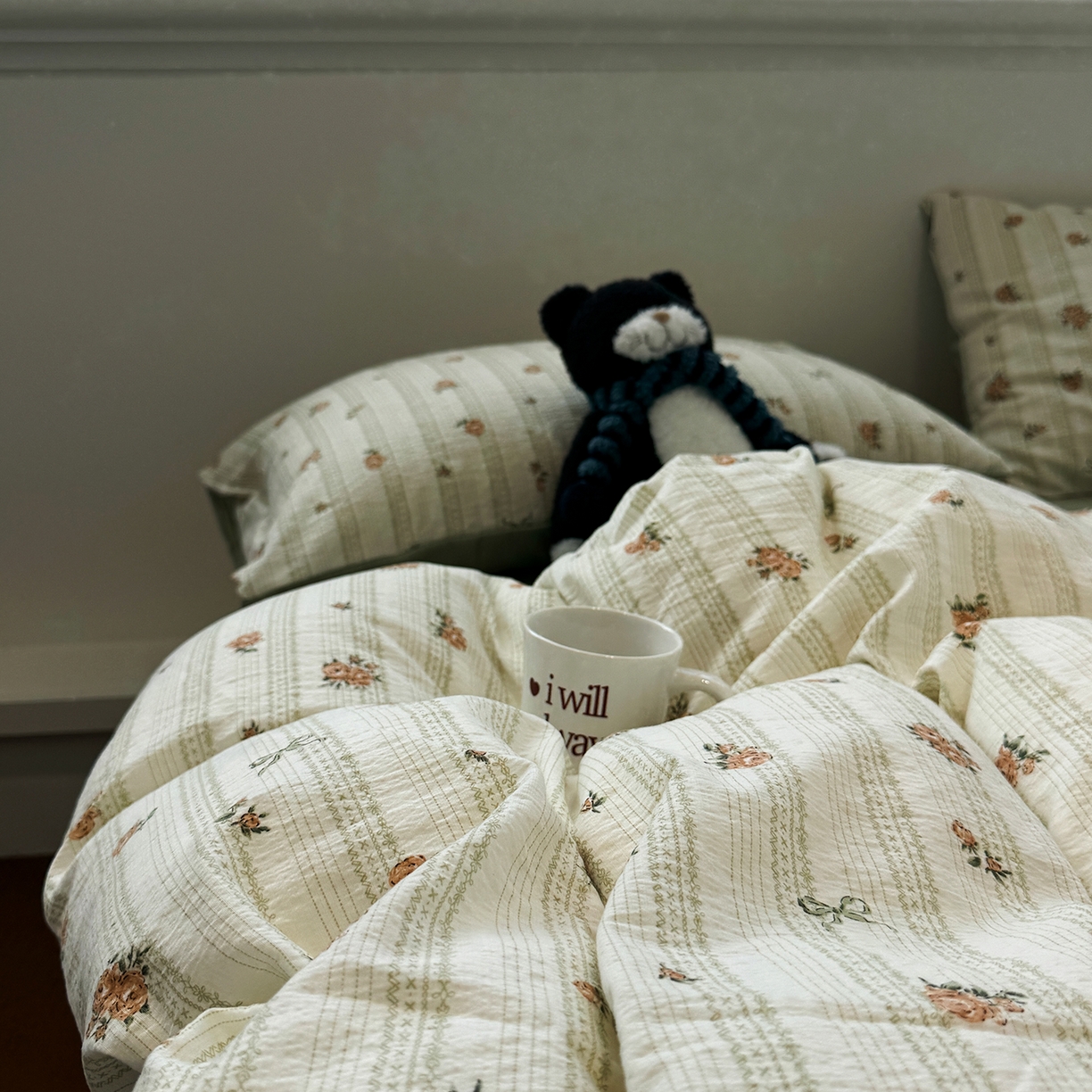 91家纺网 家纺一手货源 找家纺 水墨江南 2025新款高克重云感双层纱印花四件套-场景二 花枝蔓