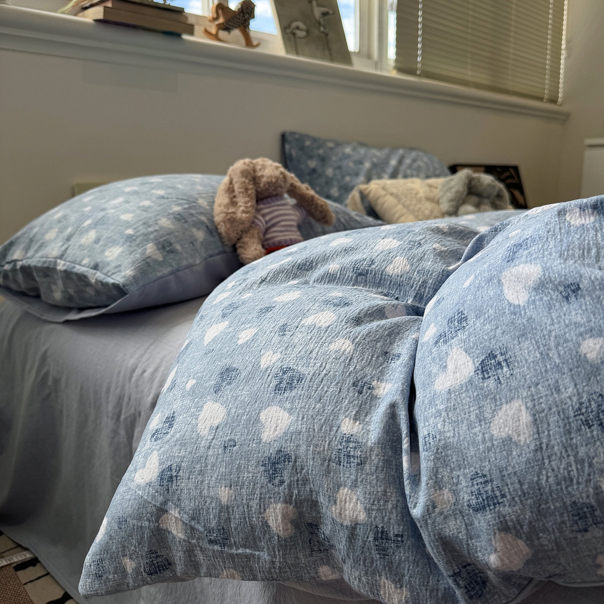 91家纺网 家纺一手货源 找家纺 水墨江南 2025新款高克重云感双层纱印花四件套-场景二 小确幸