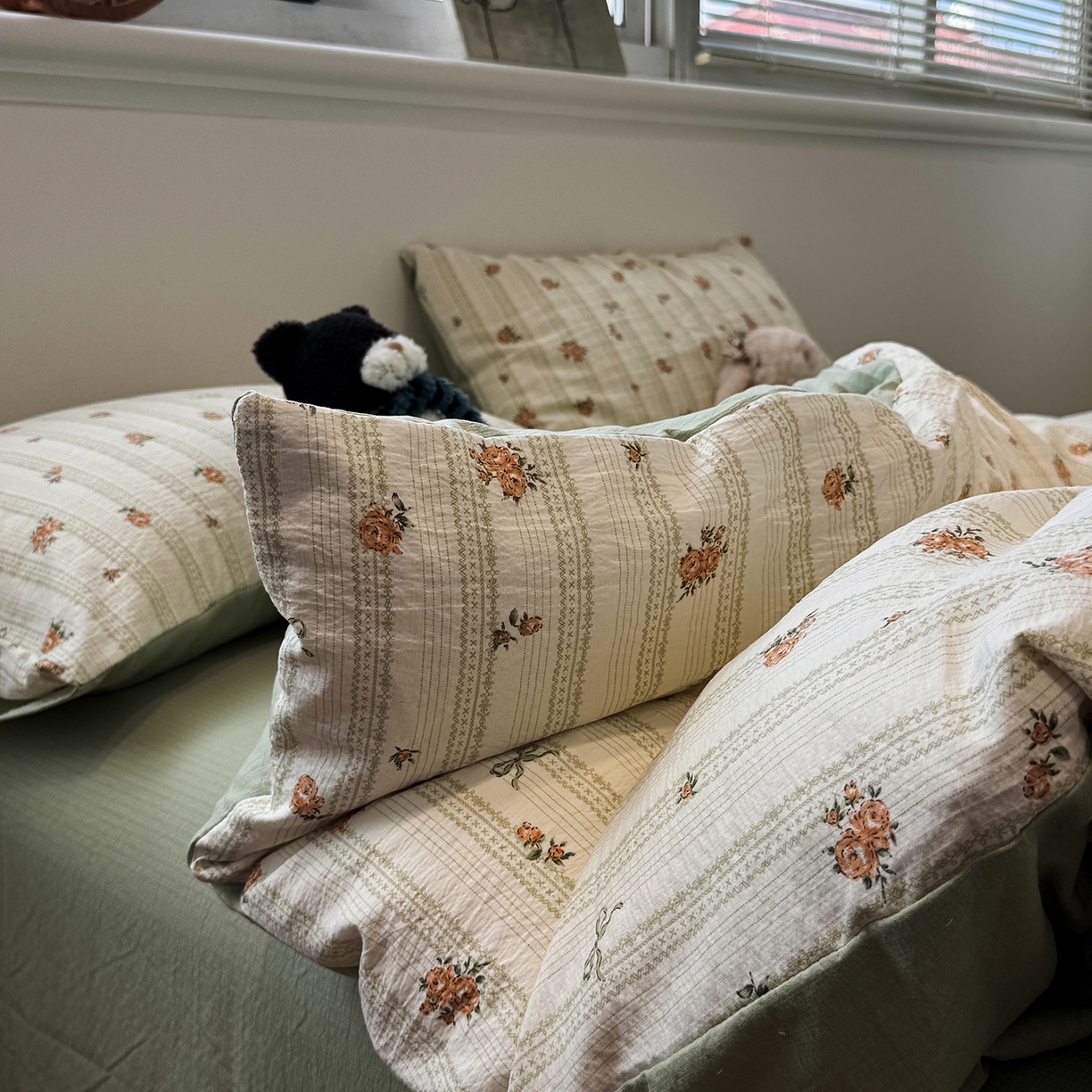 91家纺网 家纺一手货源 找家纺 水墨江南 2025新款高克重云感双层纱印花四件套-场景二 花枝蔓