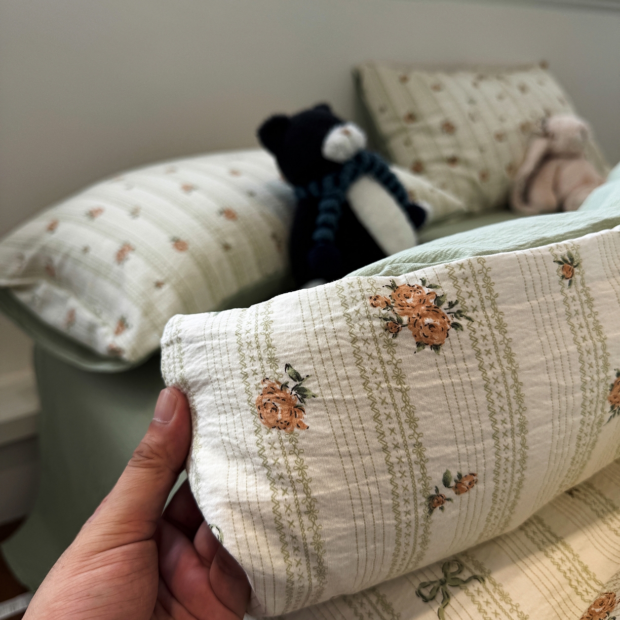 91家纺网 家纺一手货源 找家纺 水墨江南 2025新款高克重云感双层纱印花四件套-场景二 花枝蔓