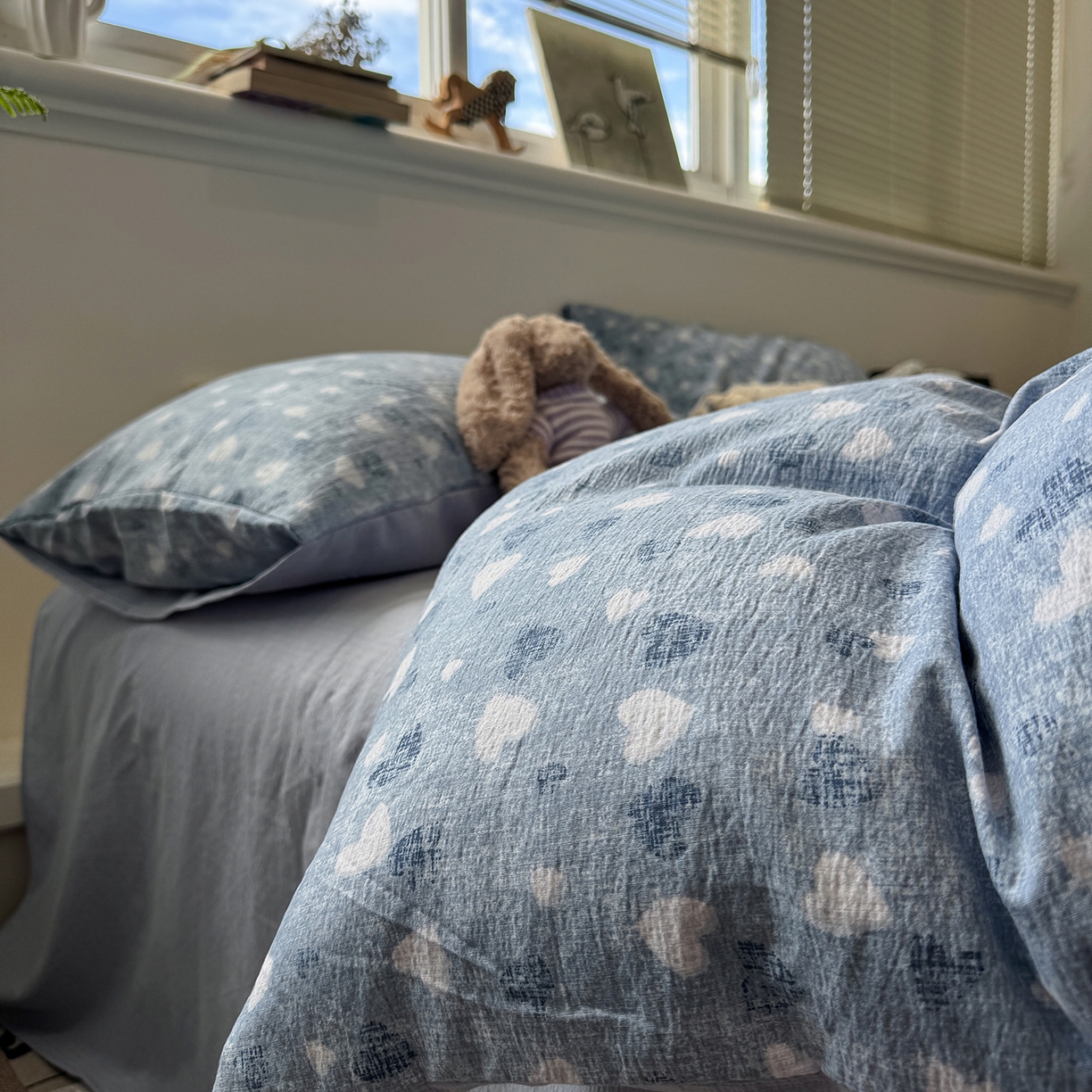 91家纺网 家纺一手货源 找家纺 水墨江南 2025新款高克重云感双层纱印花四件套-场景二 小确幸