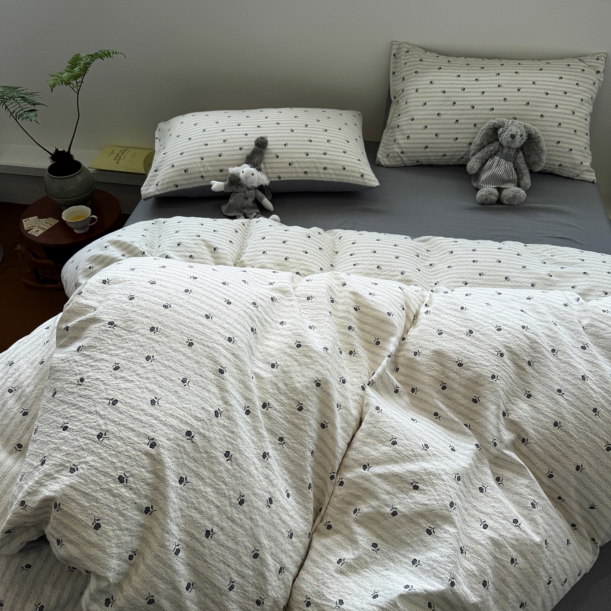 91家纺网 家纺一手货源 找家纺 水墨江南 2025新款高克重云感双层纱印花四件套-场景二 织梦