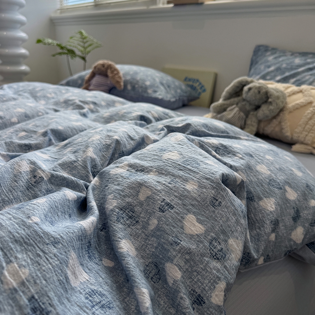 91家纺网 家纺一手货源 找家纺 水墨江南 2025新款高克重云感双层纱印花四件套-场景二 小确幸