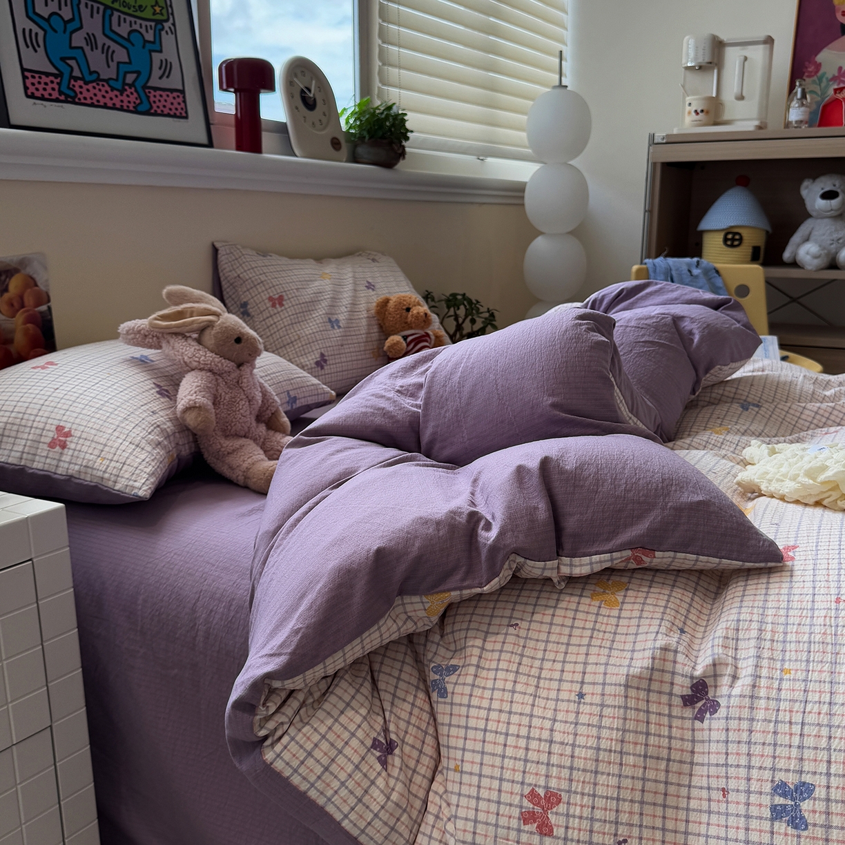 91家纺网 家纺一手货源 找家纺 水墨江南 2025新款高克重云感双层纱印花四件套-场景二 多彩蝴蝶结