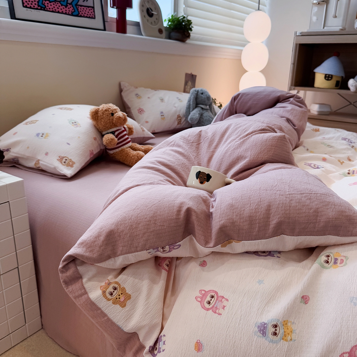 91家纺网 家纺一手货源 找家纺 水墨江南 2025新款高克重云感双层纱印花四件套-场景二 快乐布布