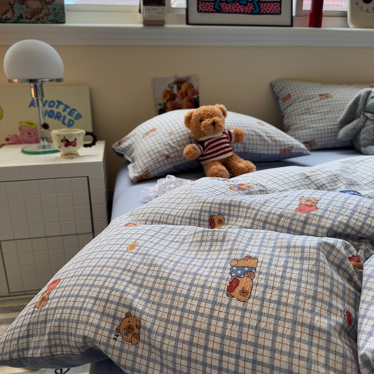 91家纺网 家纺一手货源 找家纺 水墨江南 2025新款高克重云感双层纱印花四件套-场景二 可爱卡比