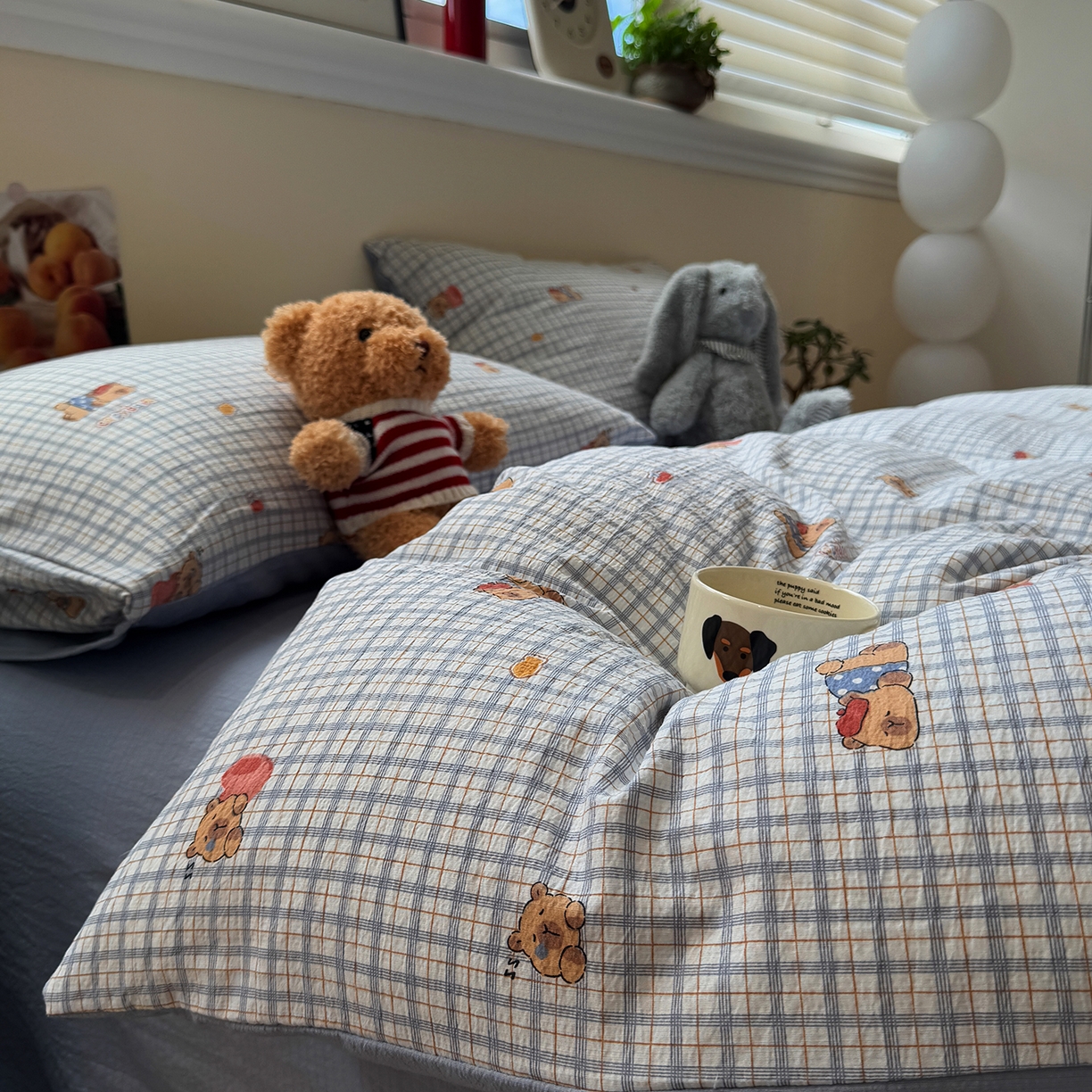 91家纺网 家纺一手货源 找家纺 水墨江南 2025新款高克重云感双层纱印花四件套-场景二 可爱卡比