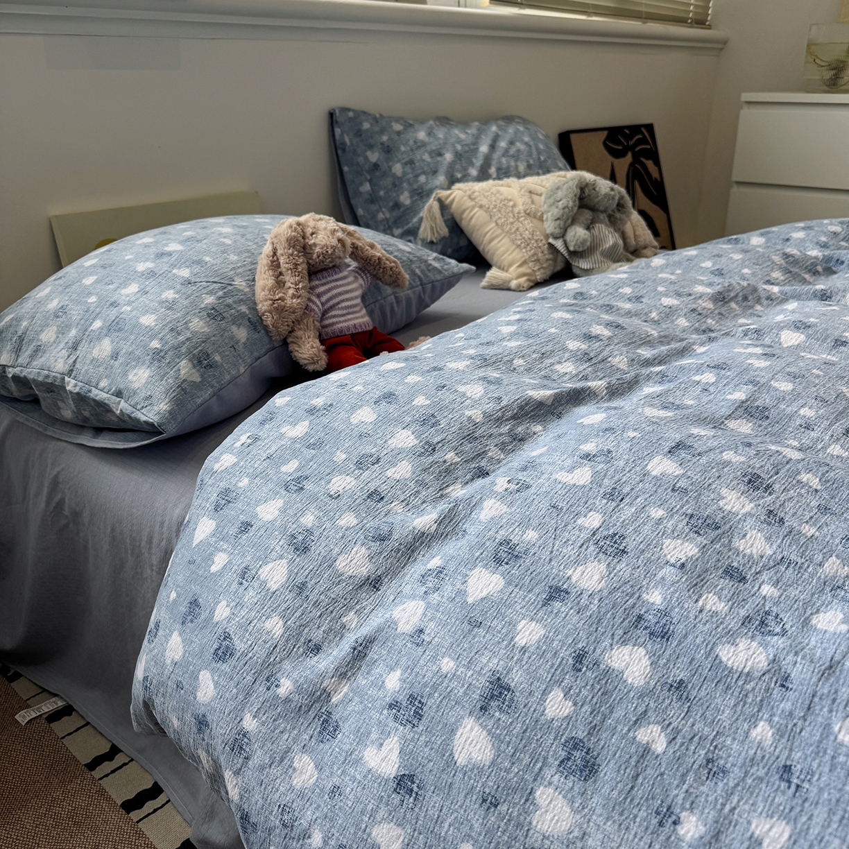 91家纺网 家纺一手货源 找家纺 水墨江南 2025新款高克重云感双层纱印花四件套-场景二 小确幸