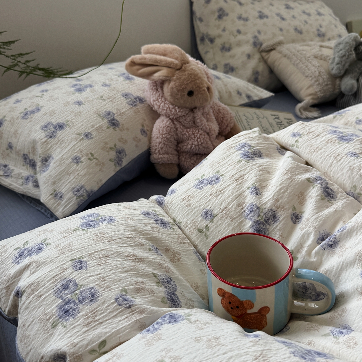 91家纺网 家纺一手货源 找家纺 水墨江南 2025新款高克重云感双层纱印花四件套-场景二 幽香