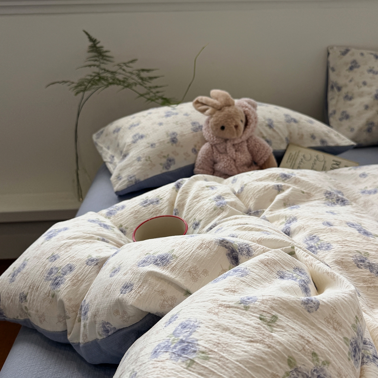 91家纺网 家纺一手货源 找家纺 水墨江南 2025新款高克重云感双层纱印花四件套-场景二 幽香