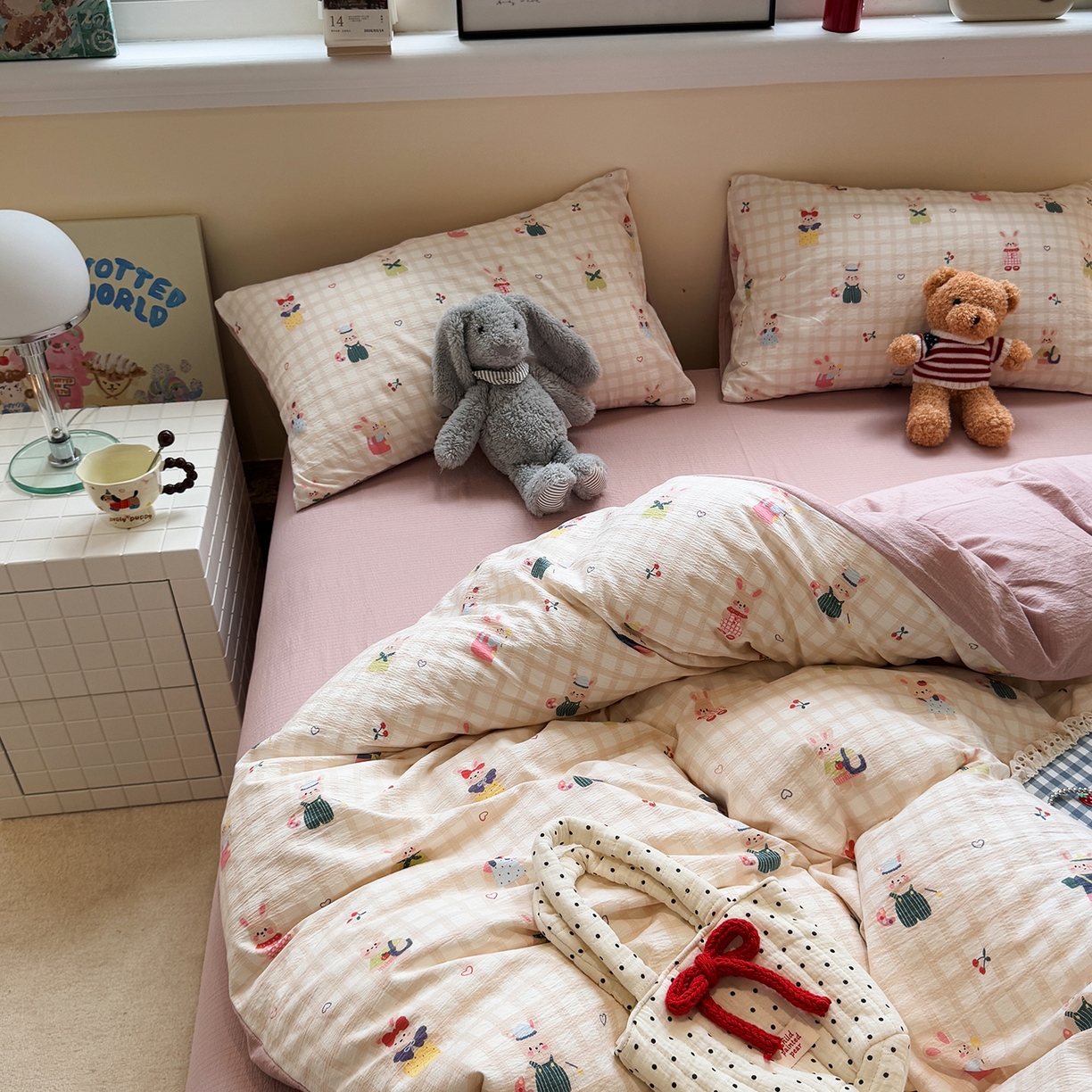 91家纺网 家纺一手货源 找家纺 水墨江南 2025新款高克重云感双层纱印花四件套-场景二 兔宝宝