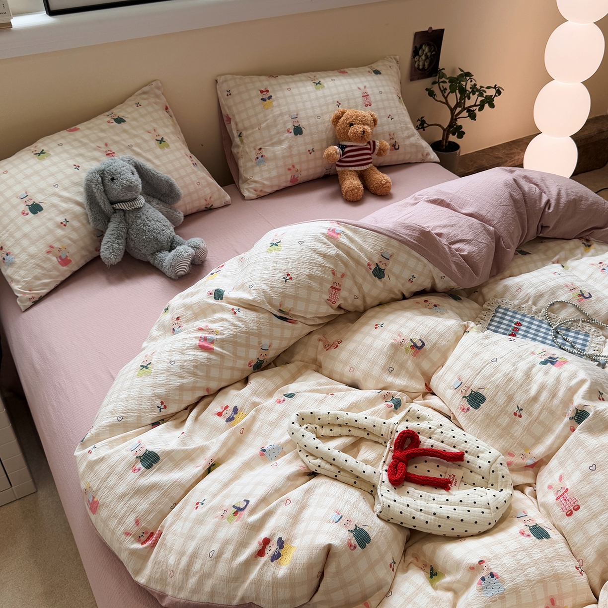 91家纺网 家纺一手货源 找家纺 水墨江南 2025新款高克重云感双层纱印花四件套-场景二 兔宝宝