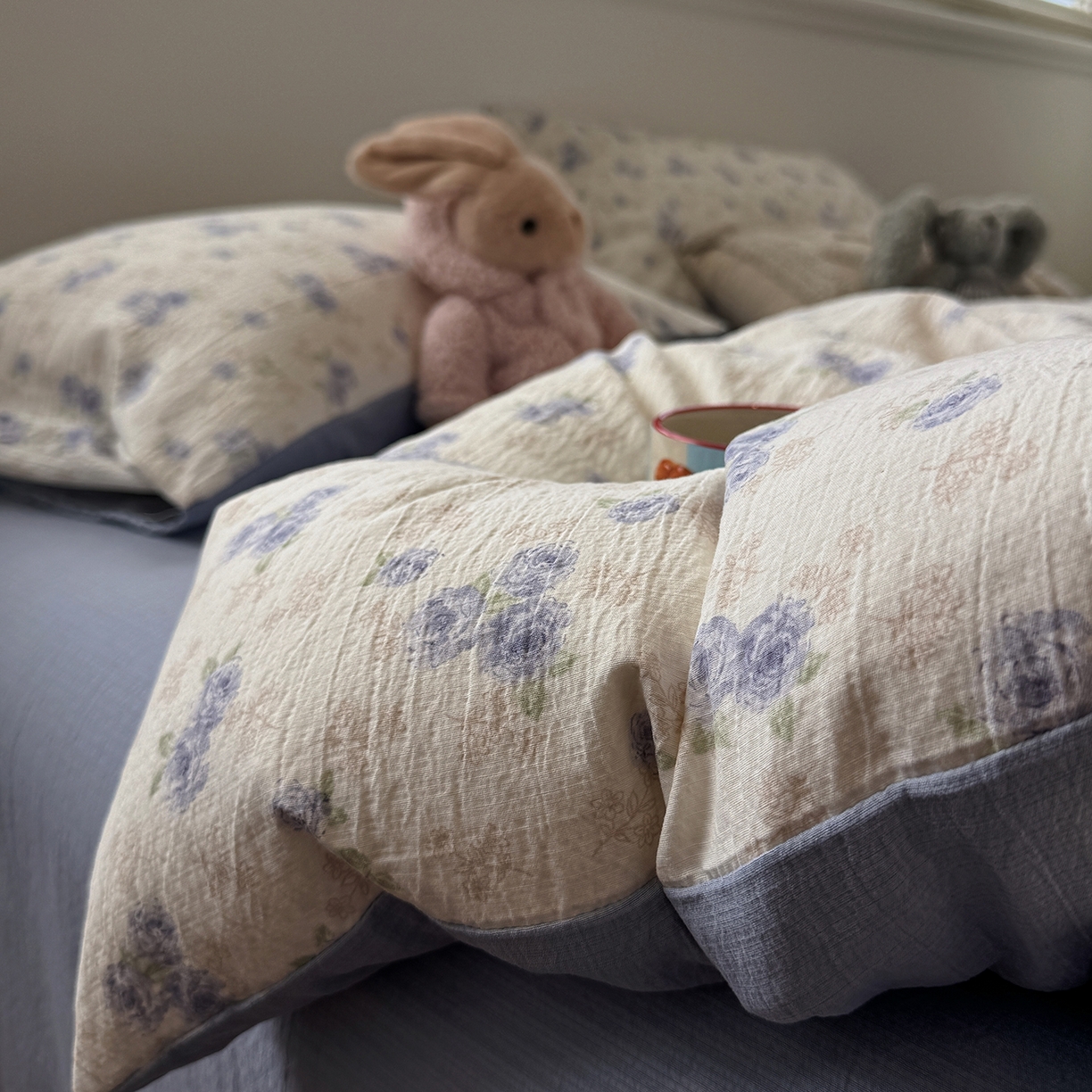 91家纺网 家纺一手货源 找家纺 水墨江南 2025新款高克重云感双层纱印花四件套-场景二 幽香